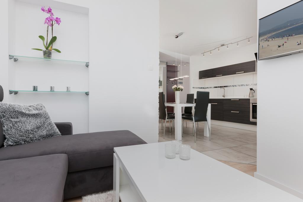 Riverside Apartment With Balcony By Noclegi Renters Świnoujście Exterior foto