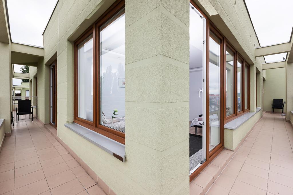 Riverside Apartment With Balcony By Noclegi Renters Świnoujście Exterior foto